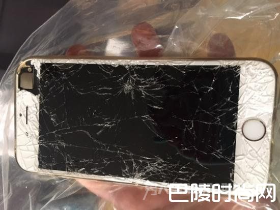 摔碎的手机