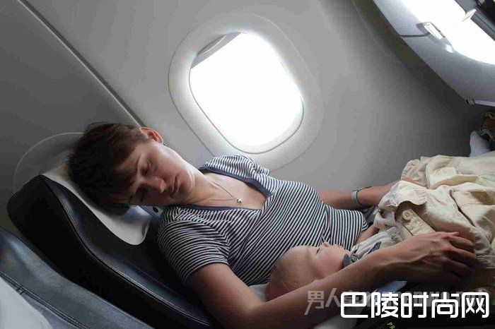 孩子坐飞机 孩子坐飞机