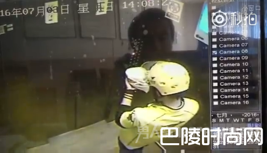 美团外卖小哥偷吃配送餐 美团外卖小哥偷吃配送餐