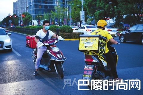 点外卖被骑手偷吃 点外卖被骑手偷吃