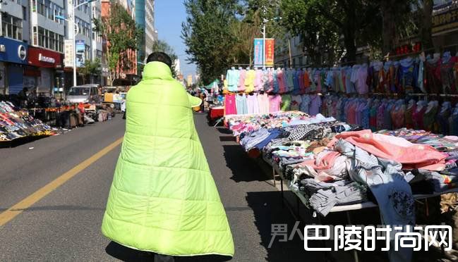 三伏天裹棉袄出行