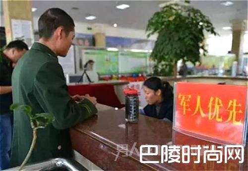 军人通过铁路出行依法优先