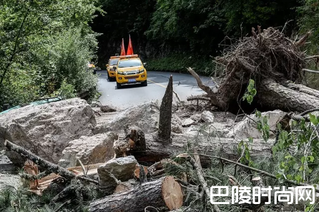 诺日朗瀑布 诺日朗瀑布