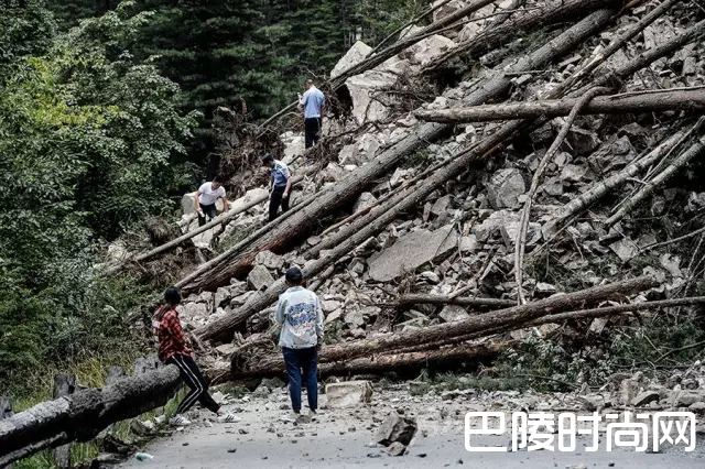 诺日朗瀑布 诺日朗瀑布