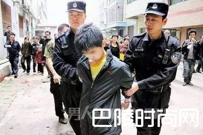 警方带走14岁的儿子 警方带走14岁的儿子