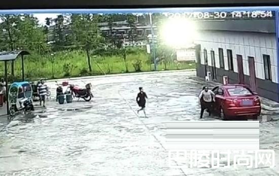 父亲开车撞死9岁女儿 