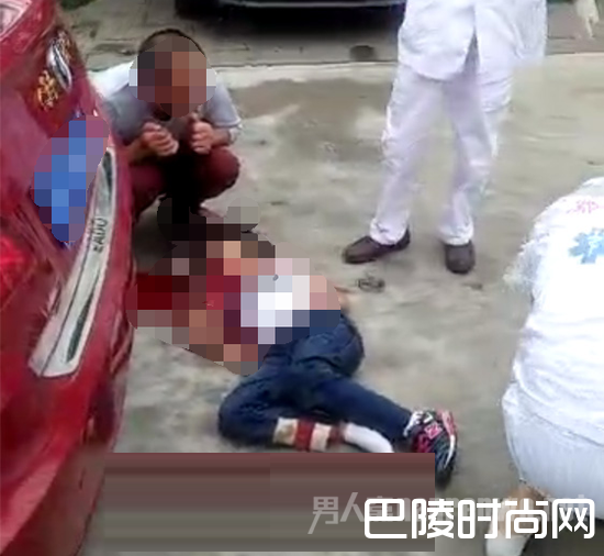 9岁女孩倒地 9岁女孩倒地