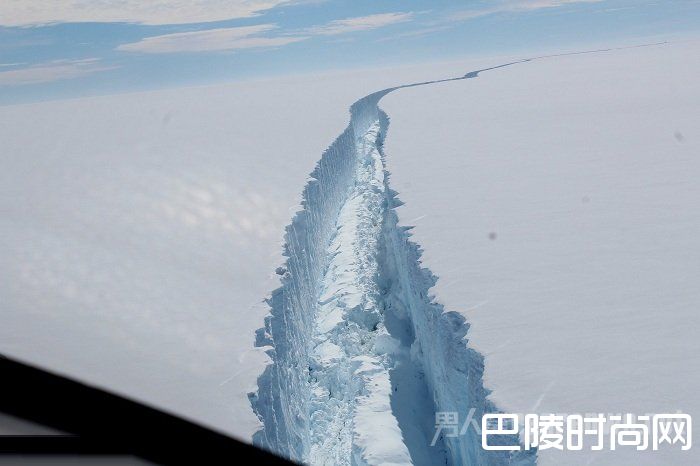 南极过去曾出现震撼的裂缝