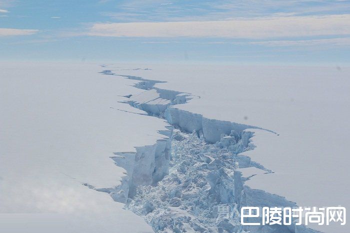 南极冰川再大崩裂