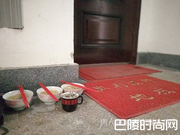 在六楼的出租房内，纪尚和他妻子、儿子的遗体被警方发现，他女儿则死于楼上的家中