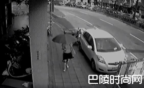 边走边拉的神奇女人