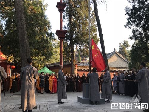 少林寺升国旗