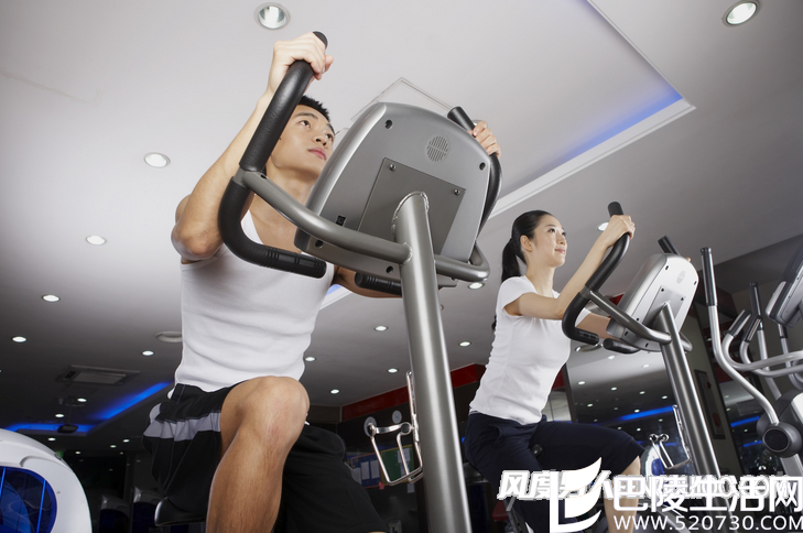 健身房健身