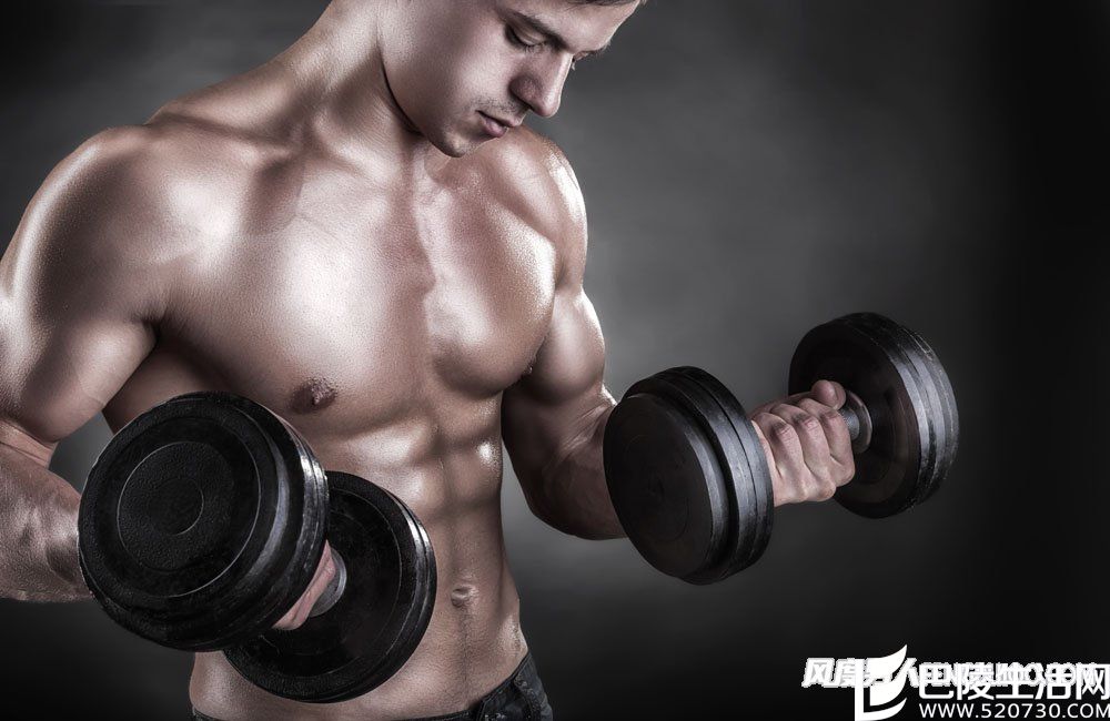 怎么用哑铃锻炼胸肌 怎么用哑铃锻炼胸肌