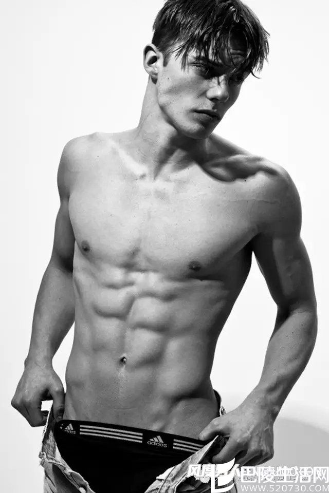 肩膀保持正常位置