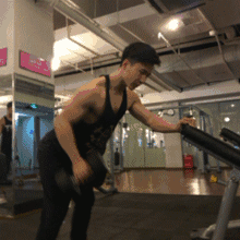 单臂哑铃划船 单臂哑铃划船