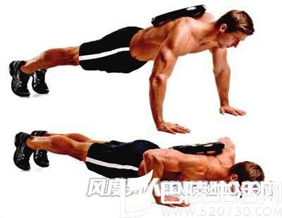 负重俯卧撑