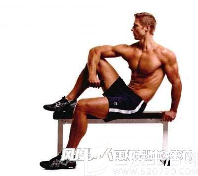 坐姿单臂哑铃旋转弯举