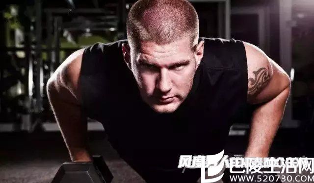 男人健身