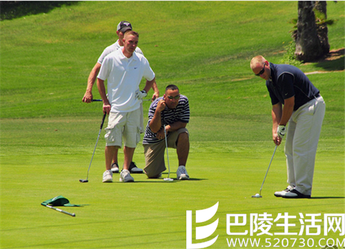 高尔夫怎么打 高尔夫的握杆技巧(2)