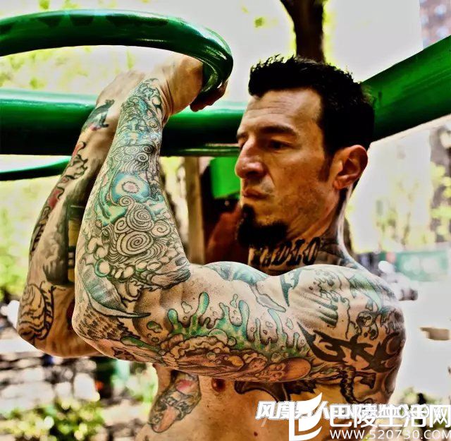 窄距引体向上 窄距引体向上