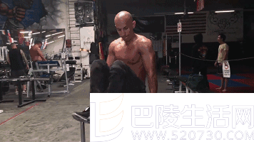 悬垂提膝收腿 悬垂提膝收腿