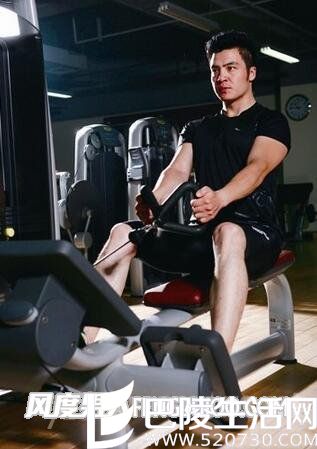 反握坐姿划船 反握坐姿划船