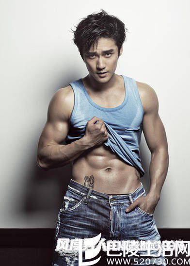 蒋劲夫的腹肌