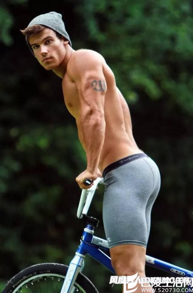 男性翘臀 男性翘臀