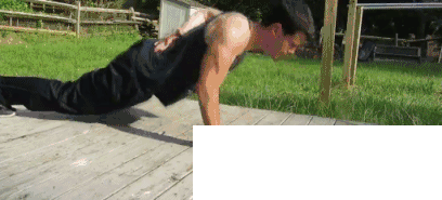 单手击掌俯卧撑