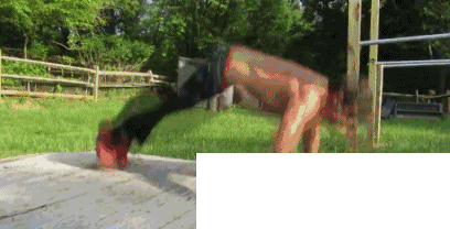 腾空背后击掌俯卧撑