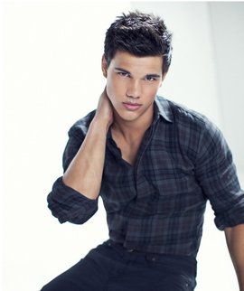 泰勒·洛特纳照片