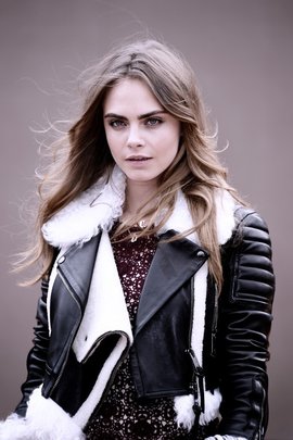 卡拉·迪瓦伊照片