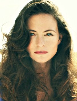 劳拉·普沃照片