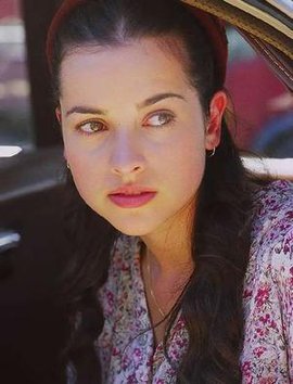 阿梅丽娅·华纳照片