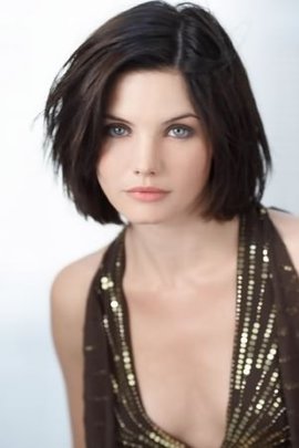 德尔菲娜·尚内亚克照片