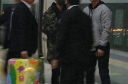 鹿晗坐高铁遭围堵是怎么回事 鹿晗为什么不能坐飞机