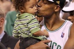 前NBA球星易建联再得一子 盘点NBA球星中的那些萌娃