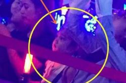 甜馨只有在王源面前才是迷妹 看又去现场听歌了！