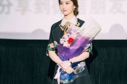 刘亦菲甜笑引尖叫 疯狂粉丝一箩筐