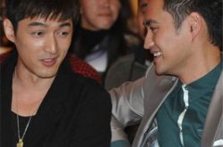 袁弘和胡歌图片秀基情 俩人关系如何？ 