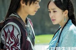 杨幂李易峰关系好不好引质疑 车祸竟发生在女方家门口 