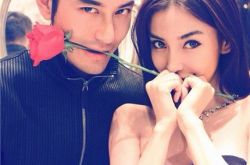 又曝杨颖跟黄晓明分手 揭秘两人的甜蜜浪漫史 