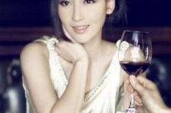 张萌演的电视剧《幻城》饰艳炟 剧中各种“调戏”马天宇 