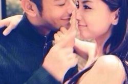 杨颖和黄晓明亲吻照片曝光 裸身肉搏火辣场面引尖叫 