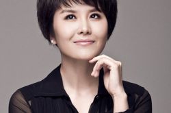 央视女主播王宁多少岁 带来新闻评论新风尚 