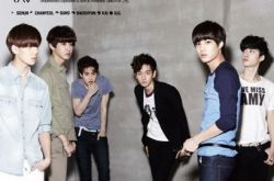 朴灿烈正脸帅气图片迷人 专辑《MAMA》一个月突破十万张 