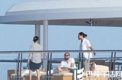 朱丽叶特刘易斯与莱昂纳多海边度假 穿比基尼秀火辣身材 