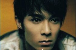 周柏豪家庭状况如何？ 其父亲母亲催婚 