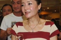 恬妞万梓良结婚图片 发表爱的宣言三个人一条命 